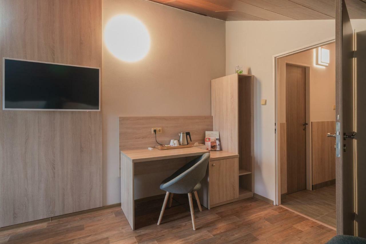 Restaurace A Penzion U Doubků Břeclav Exterior foto